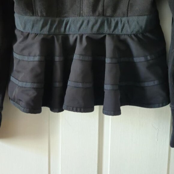 Lululemon Hiver 13 Limited Edition Ruffled Black Scuba Hoodie Jacket Sz 8 - Picture 5 of 9